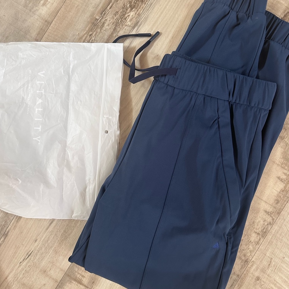 Vitality Nomad Joggers, navy blue NWT